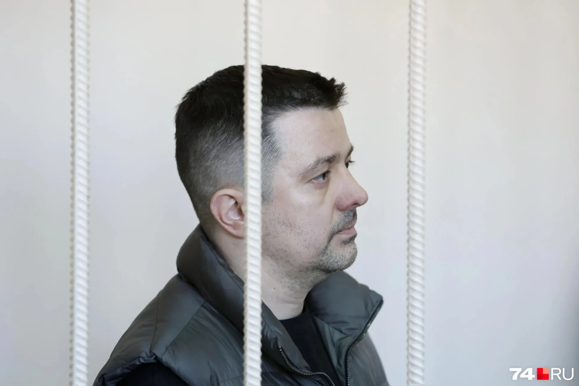 Бывший директор фонда капремонта Челябинской области обвиняется во взятках и превышении полномочий; в суд направлен иск об изъятии имущества на сумму около 350 млн рублей.