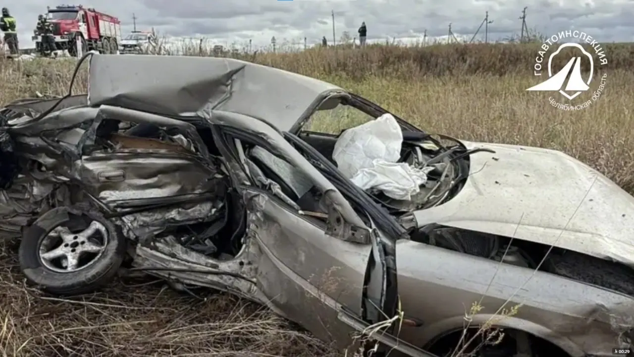 На 13-м километре трассы под Троицком столкнулись Opel Vectra и Kia Sportage: погибла 29-летняя пассажирка, трое пострадали.