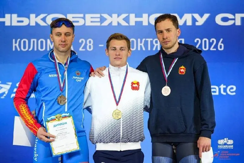 Алтайский спортсмен Виктор Муштаков занял второе место на дистанции 500 м на первом этапе Кубка России в Коломне; победил представитель Челябинской области.
