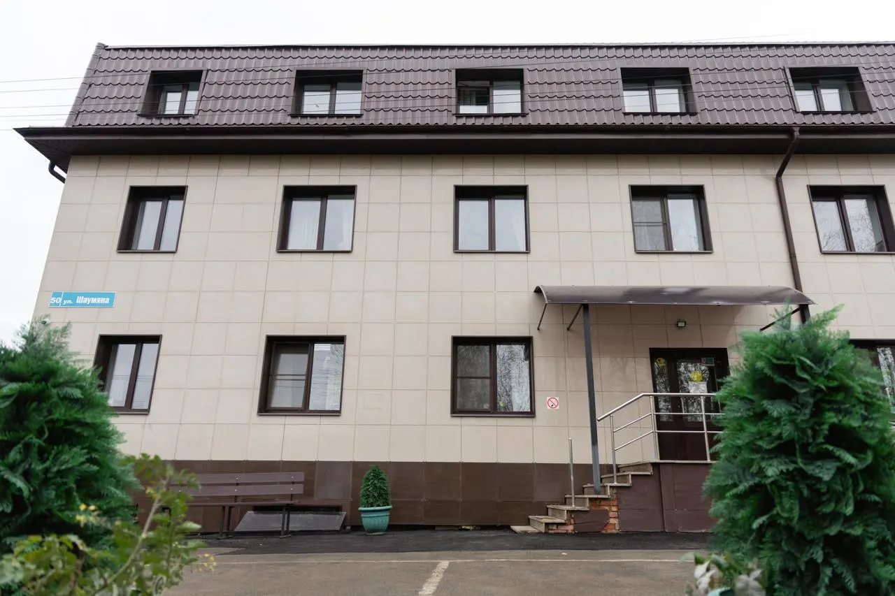 Прокуратура выявила 38 нарушений безопасности, суд запретил деятельность учреждения до устранения нарушений.