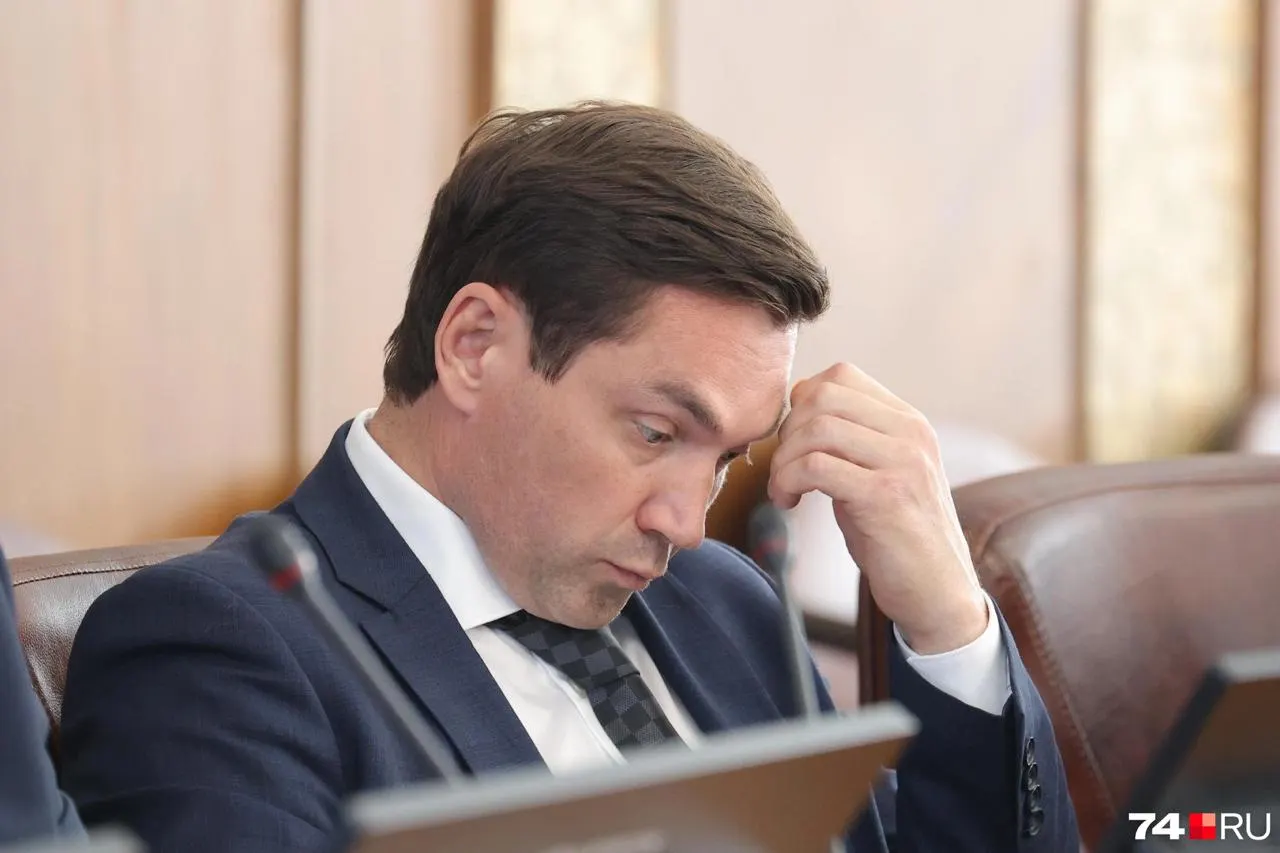 Обсуждают изменение устава города, включая введение доплаты мэру; слушания запланированы на 3 декабря.