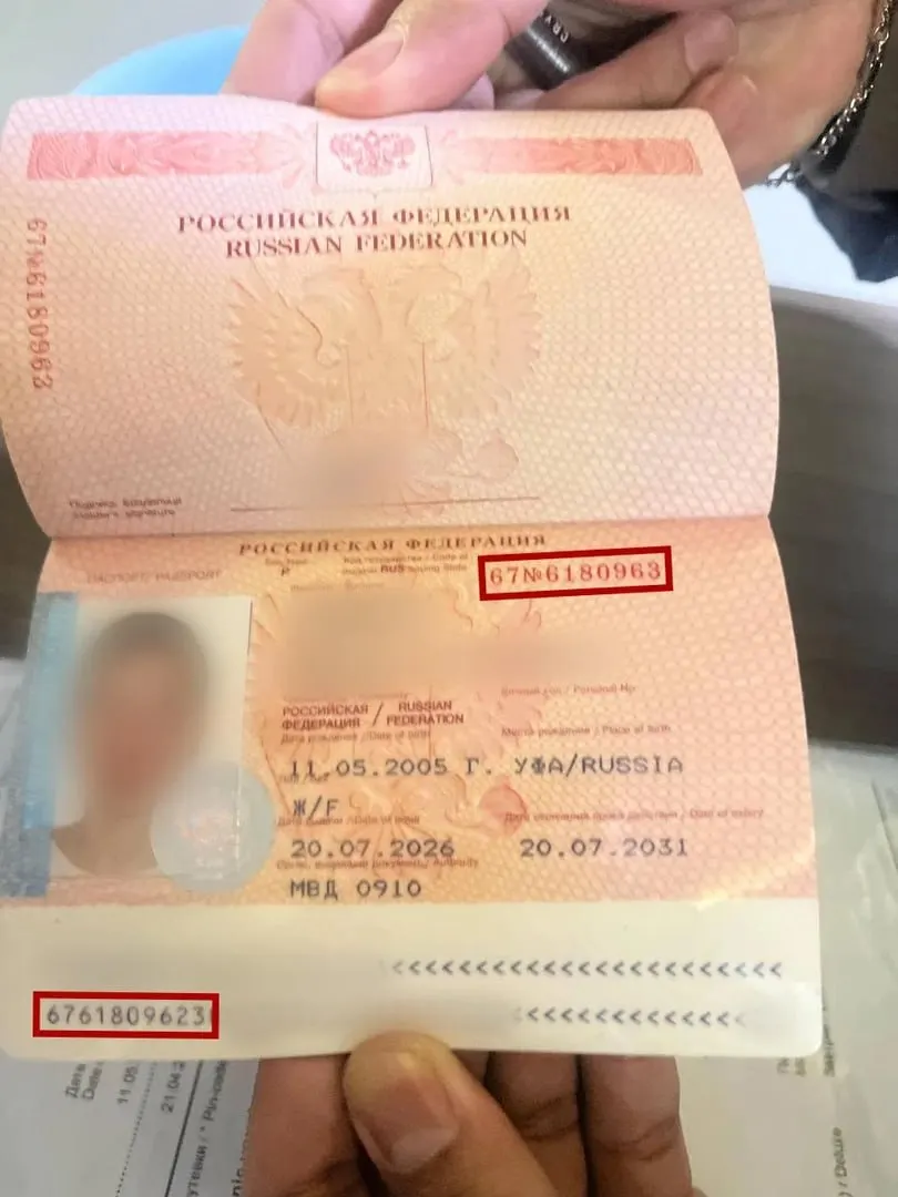 Полина из Челябинска три дня провела в изоляторе в Таиланде из‑за ошибки в загранпаспорте; она потратила около 200 тысяч рублей на билеты и требует компенсацию.